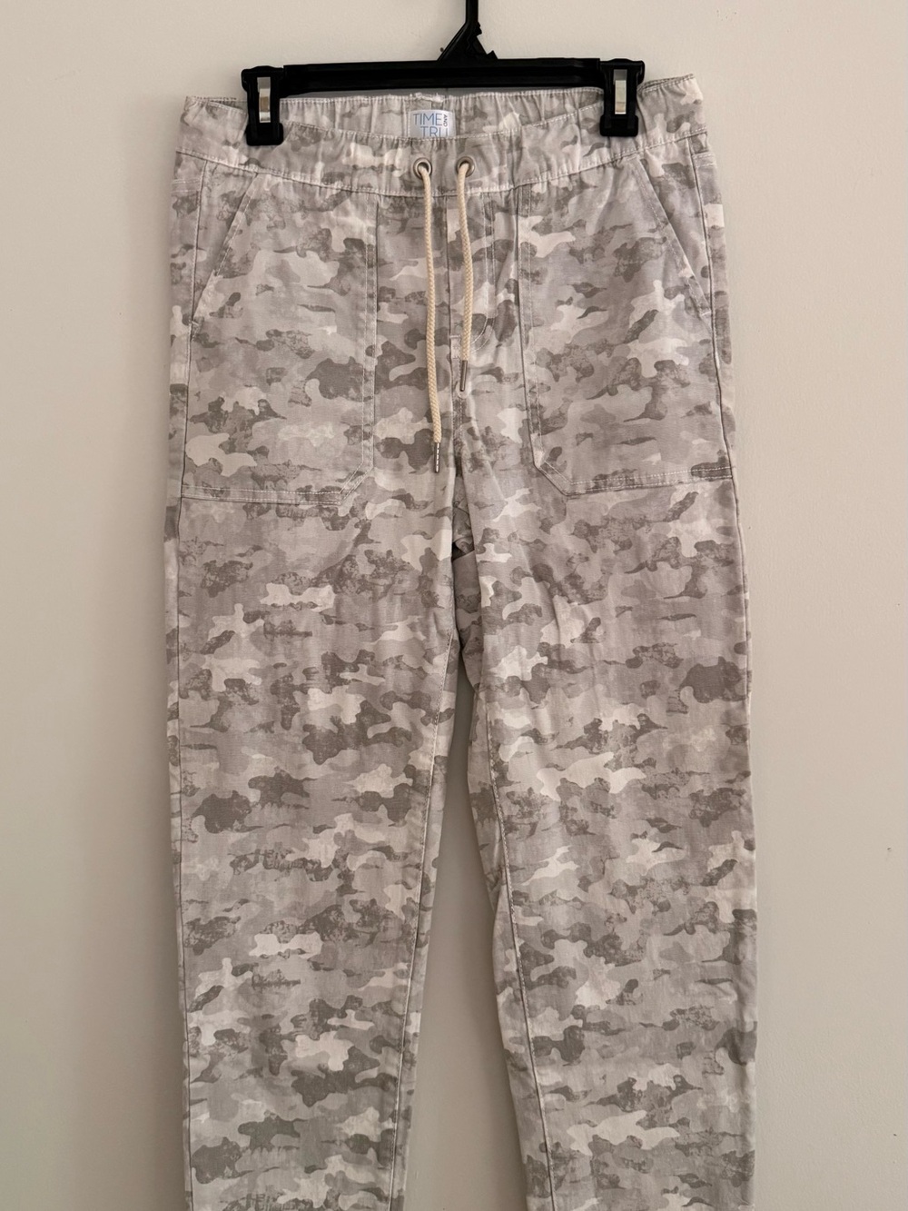 Time and Tru Men’s Gray Camo Drawstring Joggers